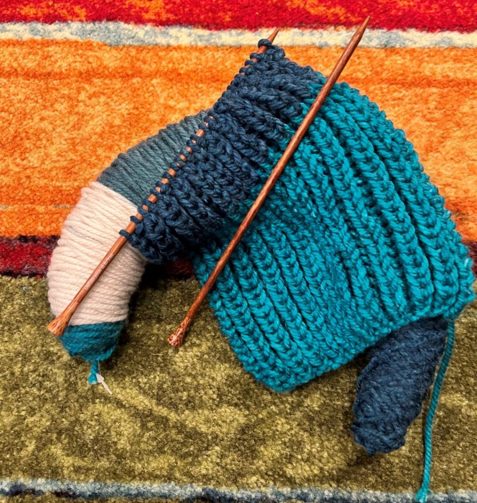 Easy Infinity Scarf Knitting Pattern (Fisherman's Rib Stitch) - Handy  Little Me